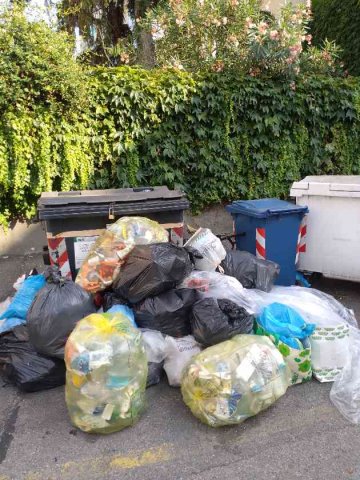 VERGOGNA in Via Martiri.
