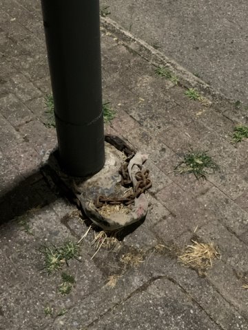 Rimozione catena antifurto - lampione
