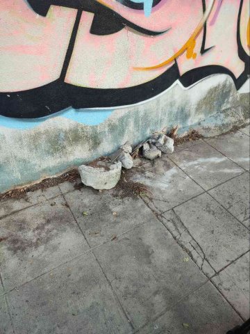 ritiro cemento e mattoni spaccati