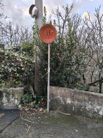 specchi sulla Curva rotti è mancanti