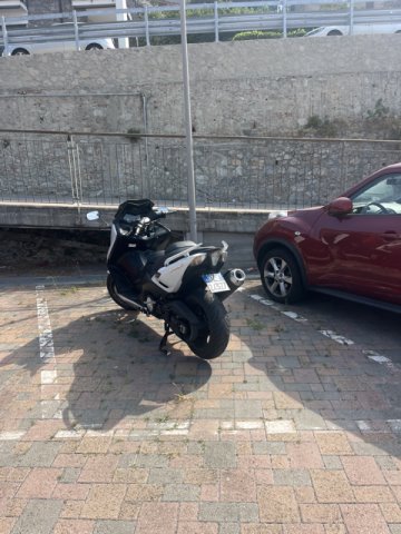 moto in posto auto