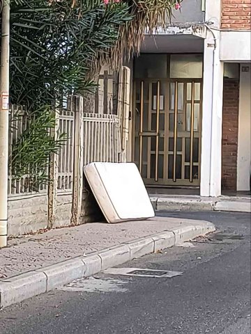 materasso abbandonato